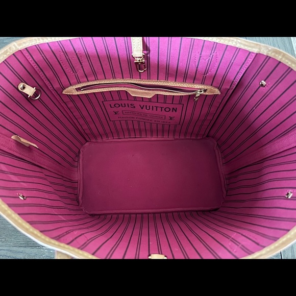 Louis Vuitton Neverfull MM - Picture 7 of 13